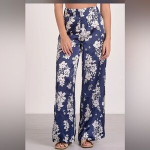 Elan Resort Wear Wide Leg Floral Print Pants - Navy & White size small
